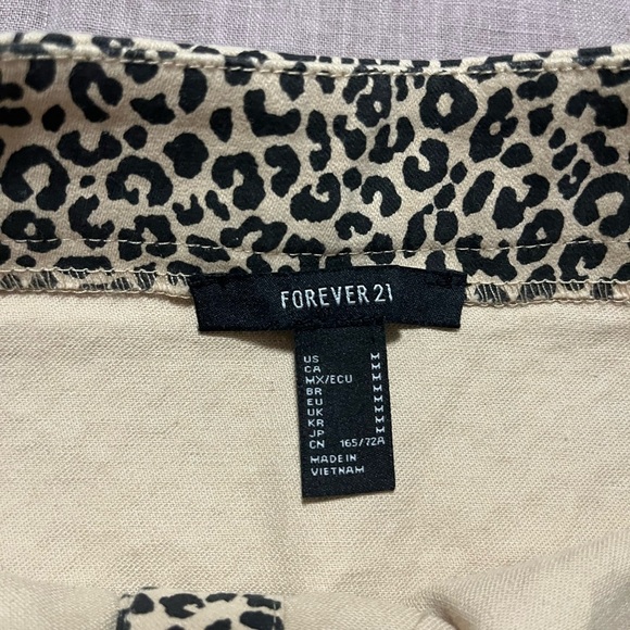 NWT Forever 21 Button Front Leopard Mini Skirt Size Medium - Picture 4 of 7